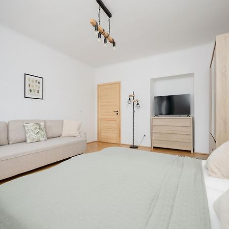 Spacious Apartment For 6 People Near The Old Town By Noclegi Renters Warsaw Exterior photo